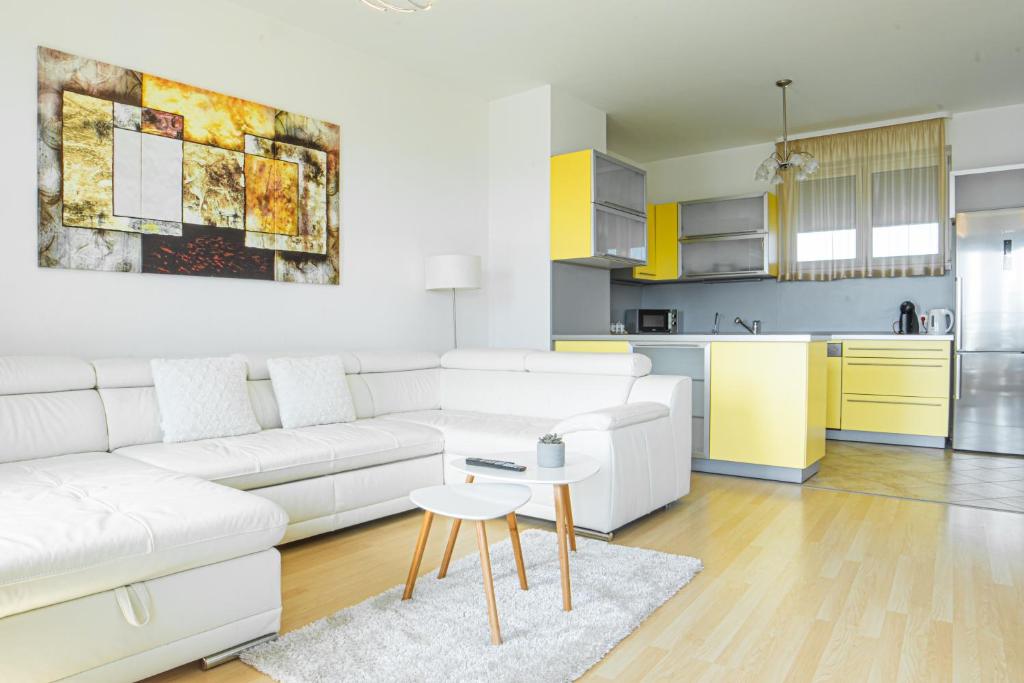 Kuchyň nebo kuchyňský kout v ubytování MyFlat Club 218 Palazzo Wellness Apartment