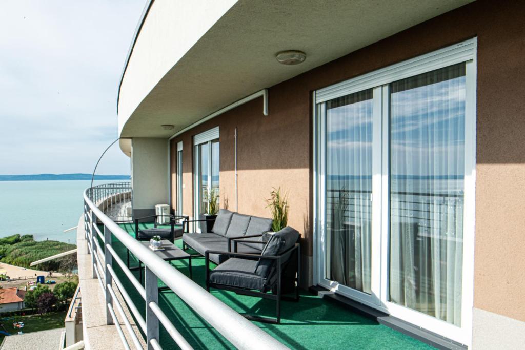 Balkón nebo terasa v ubytování MyFlat Club 218 Palazzo Wellness Apartment