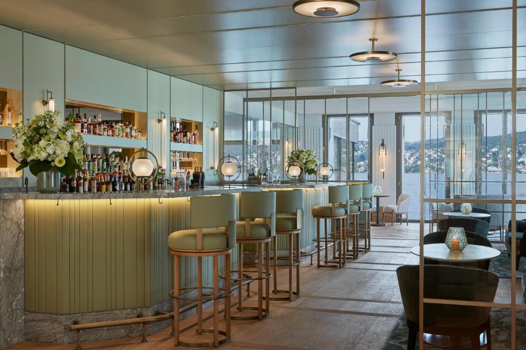 Un restaurant u otro lugar para comer en Alex Lake Zürich