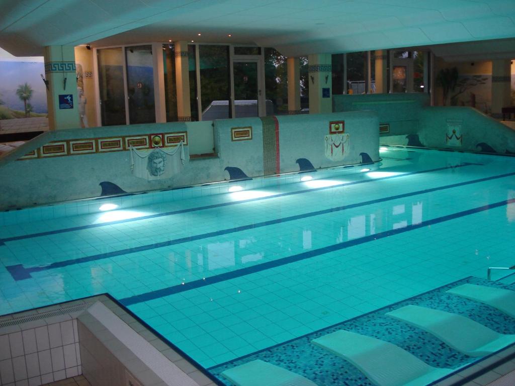 a large swimming pool in a building at Ferienwohnung Bergpanorama mit Pool in Sankt Englmar