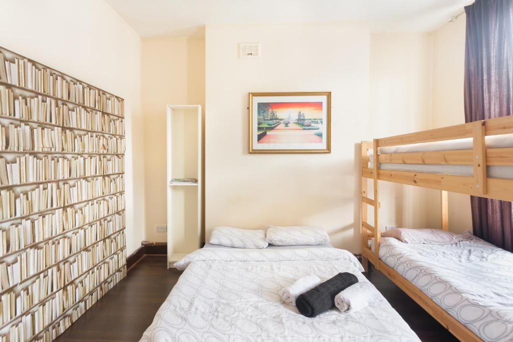 Ένα ή περισσότερα κρεβάτια σε δωμάτιο στο Keysan House 5