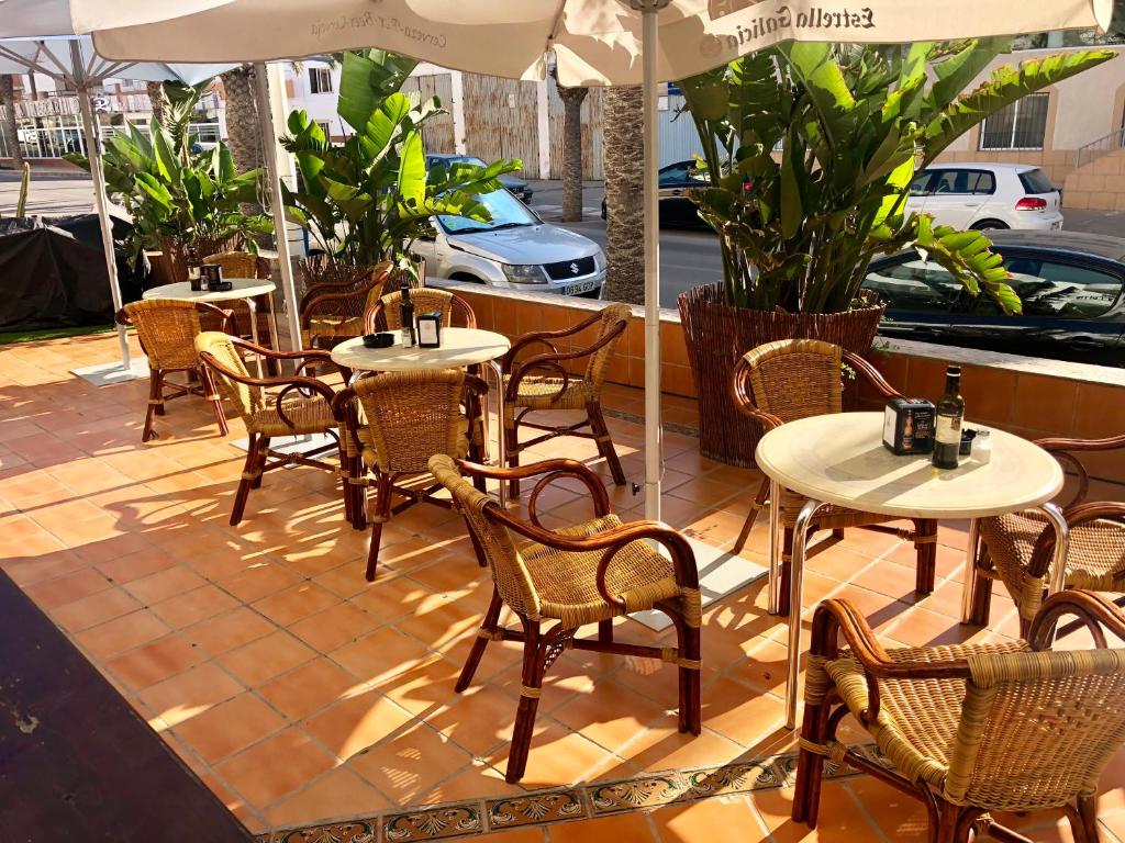 Reštaurácia alebo iné gastronomické zariadenie v ubytovaní Hostal Juan Carlos
