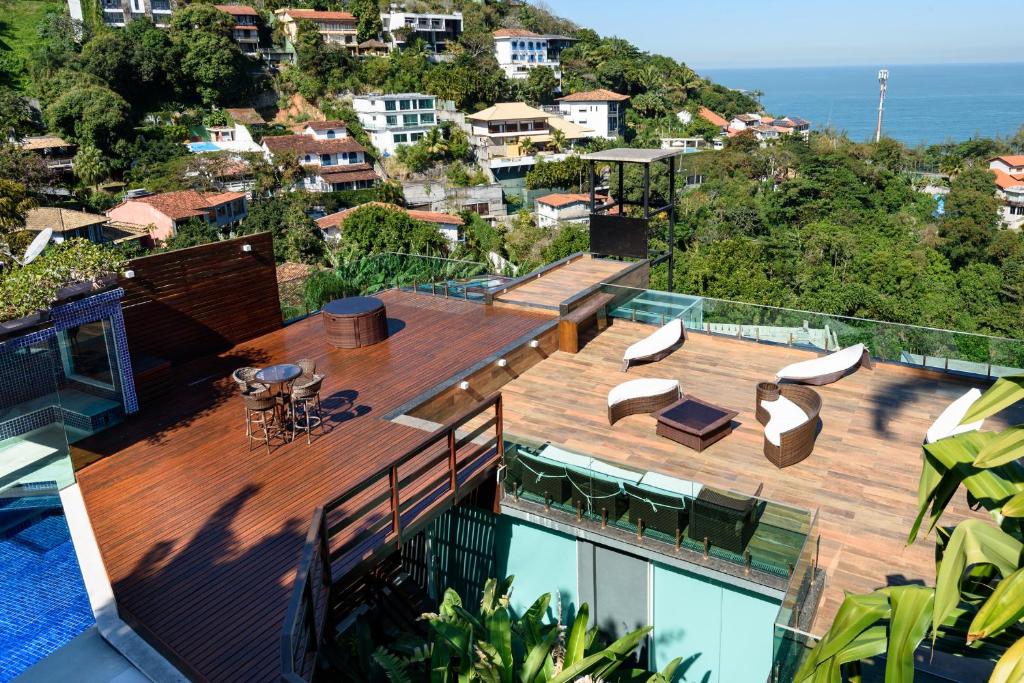  Villa de luxo com 6 suítes e piscina no Joá
