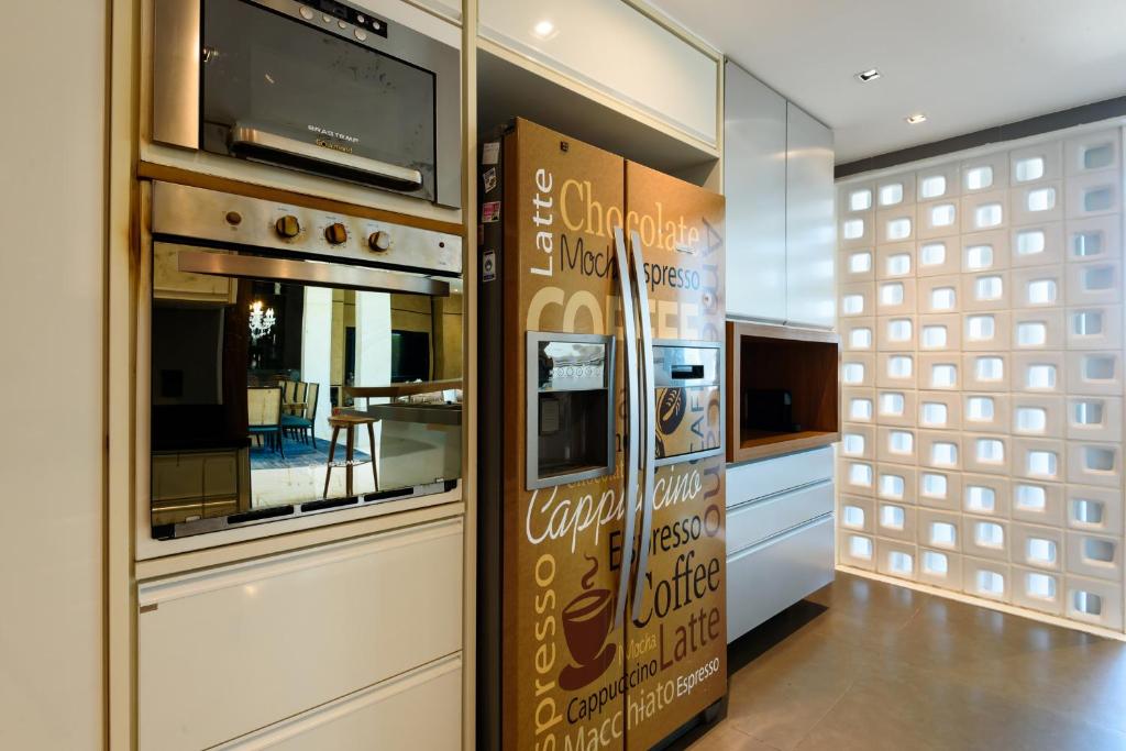  Villa de luxo com 6 suítes e piscina no Joá