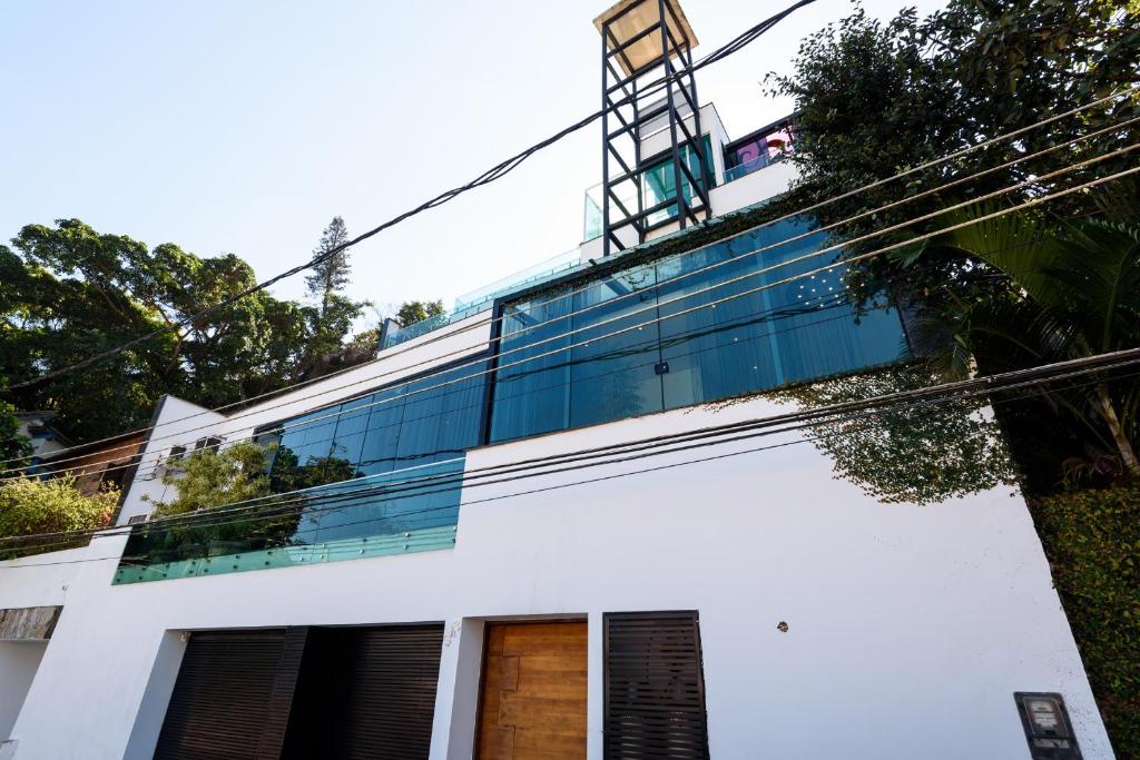  Villa de luxo com 6 suítes e piscina no Joá