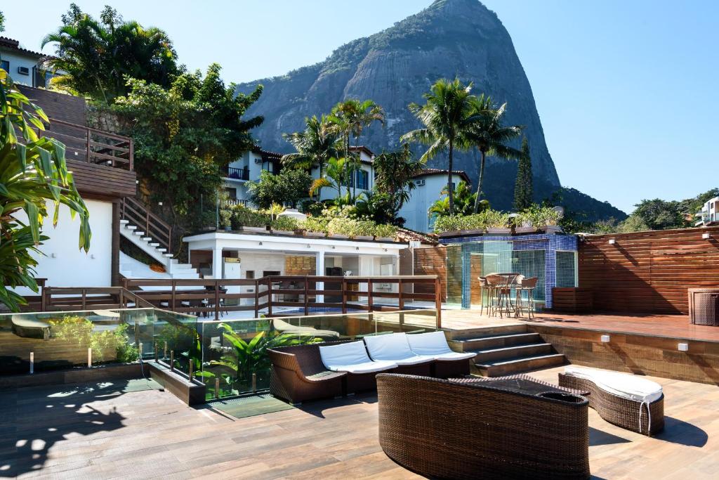  Villa de luxo com 6 suítes e piscina no Joá
