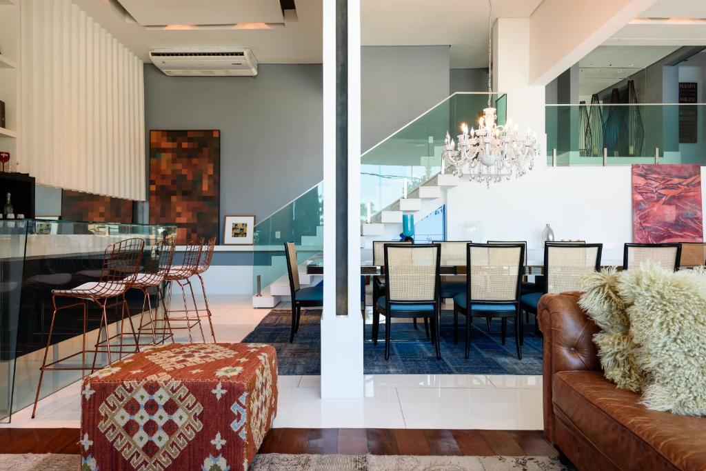  Villa de luxo com 6 suítes e piscina no Joá