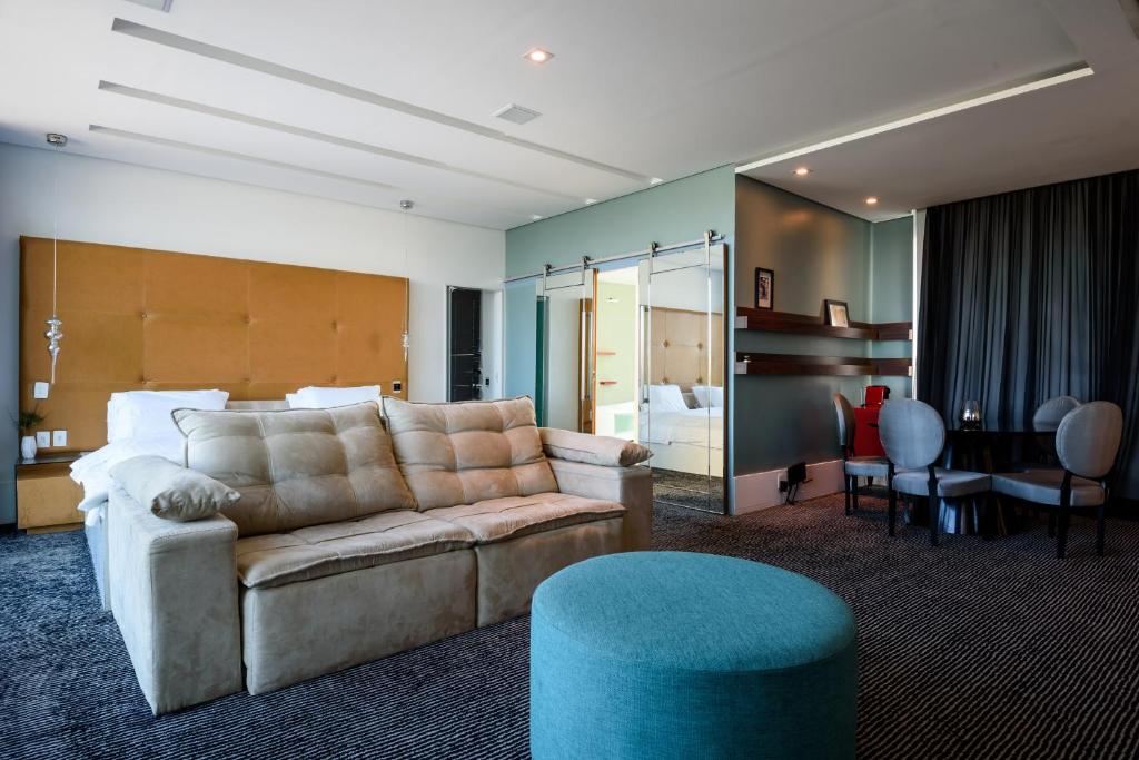  Villa de luxo com 6 suítes e piscina no Joá