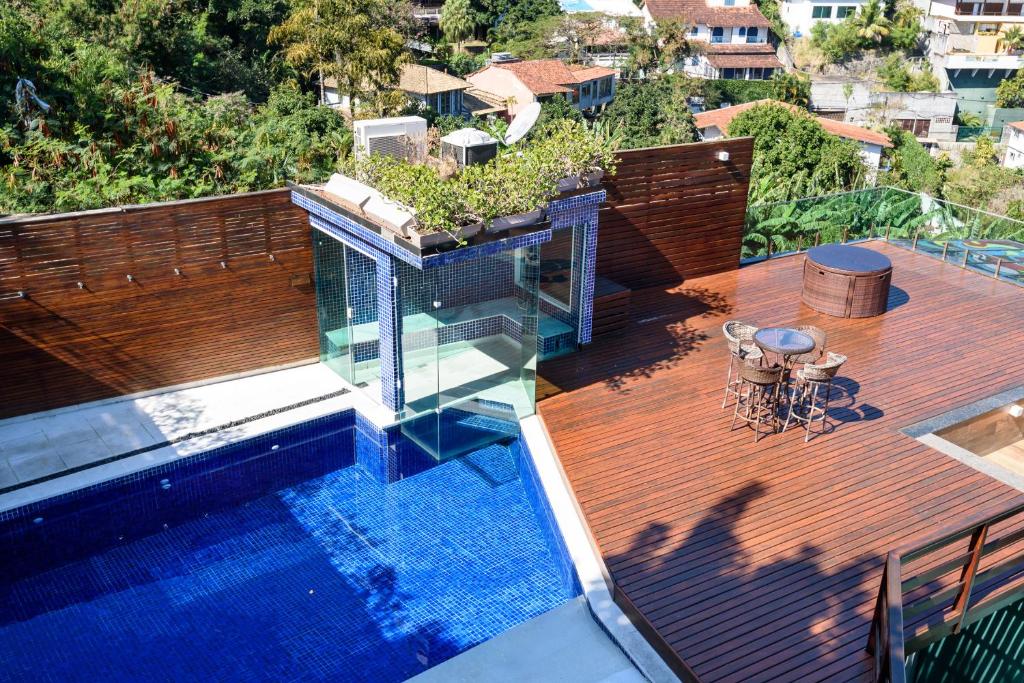  Villa de luxo com 6 suítes e piscina no Joá