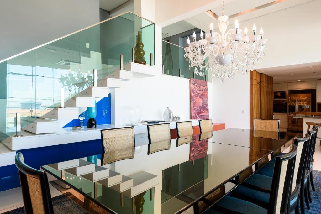  Villa de luxo com 6 suítes e piscina no Joá
