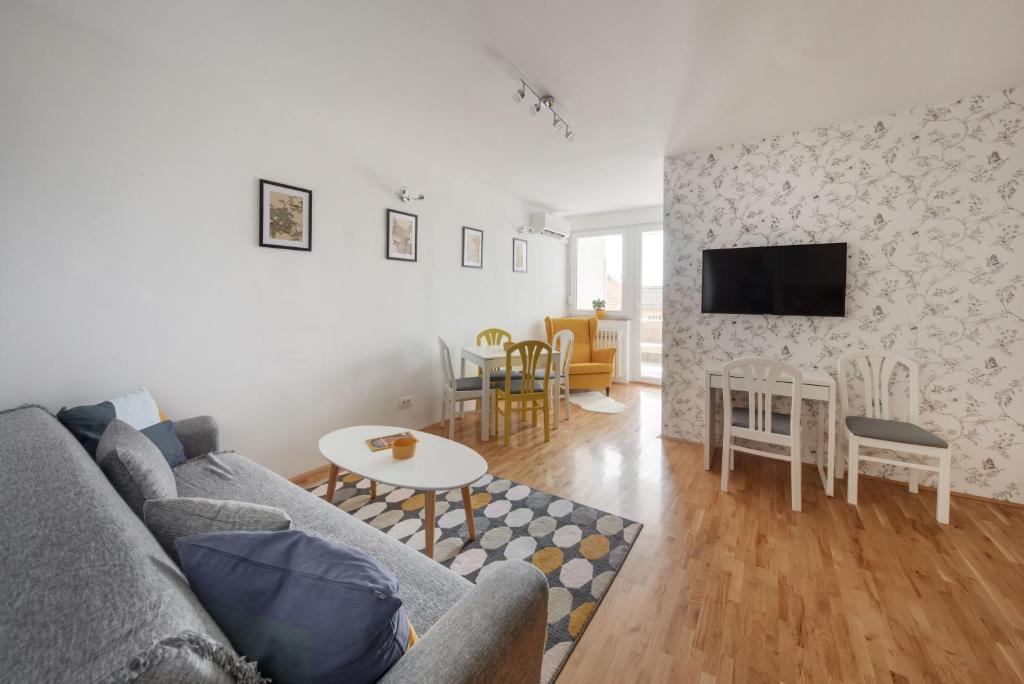 TV a/nebo společenská místnost v ubytování Apartman Osijek