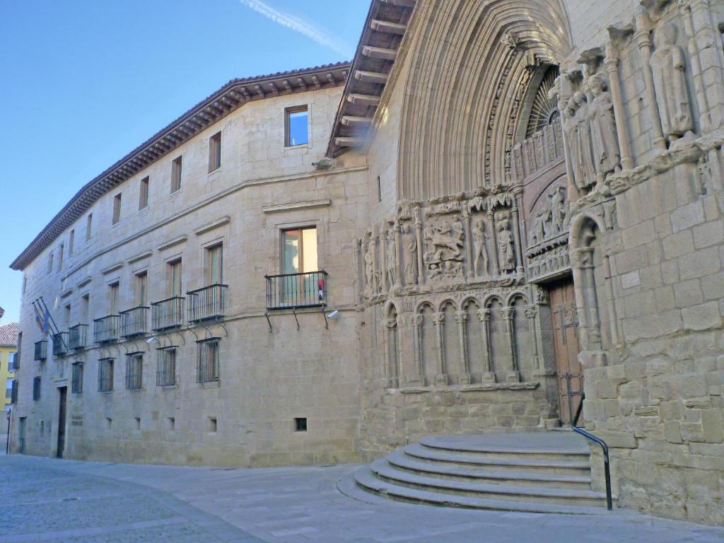 a large stone building with stairs in front of it at Calle San Bartolomé, 7 - 2. Piso Turístico in Logroño