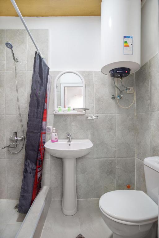 Hotel Kakhaberi - Comfort Triple Room Con Ducha