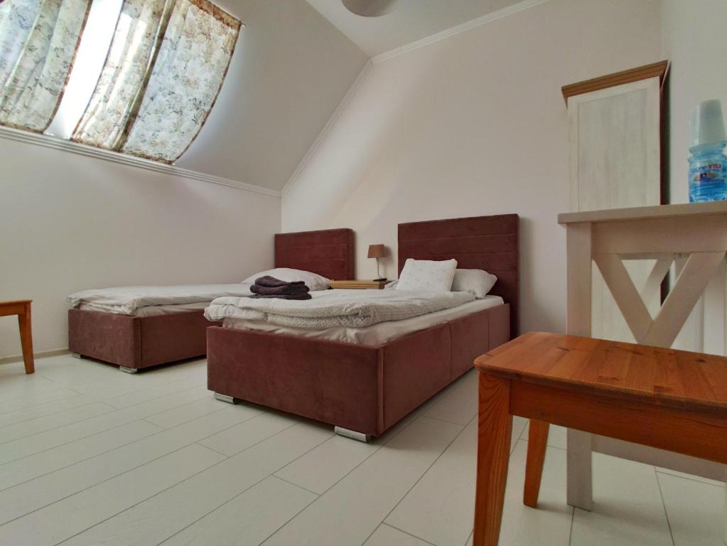 Posteľ alebo postele v izbe v ubytovaní B&B Źródlana 46