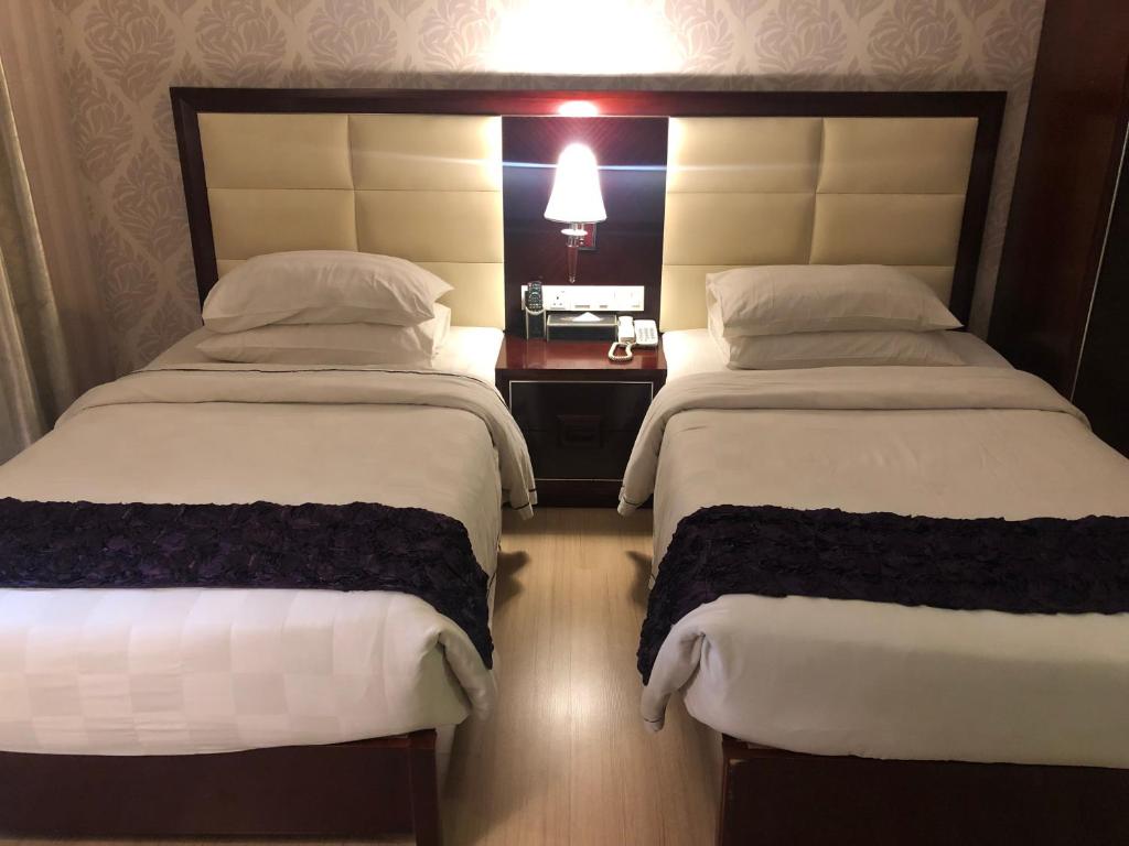 Postel nebo postele na pokoji v ubytování Pariss Hotel