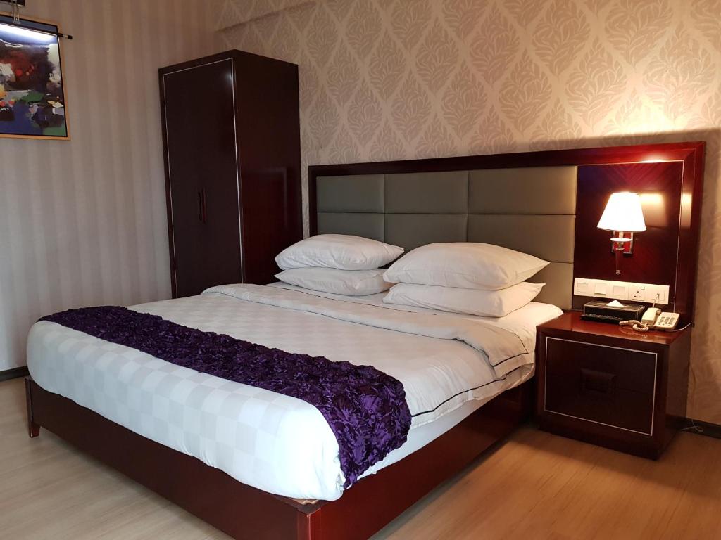 Postel nebo postele na pokoji v ubytování Pariss Hotel
