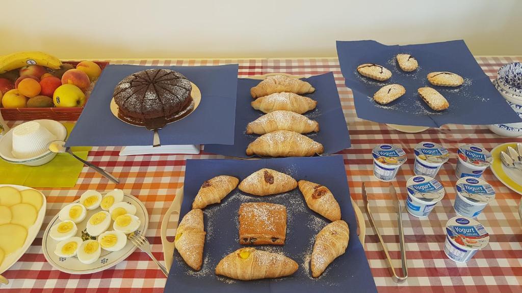 Jedlo v ubytovaní bed & breakfast alebo blízkom okolí
