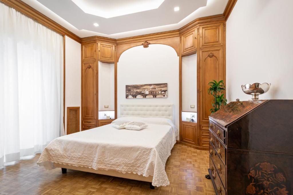 a bedroom with a bed and a dresser at First Class Rome Apartments in Rome