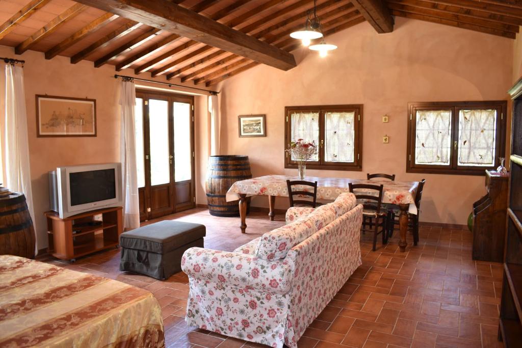 Telewizja i/lub zestaw kina domowego w obiekcie Agriturismo Il Santo
