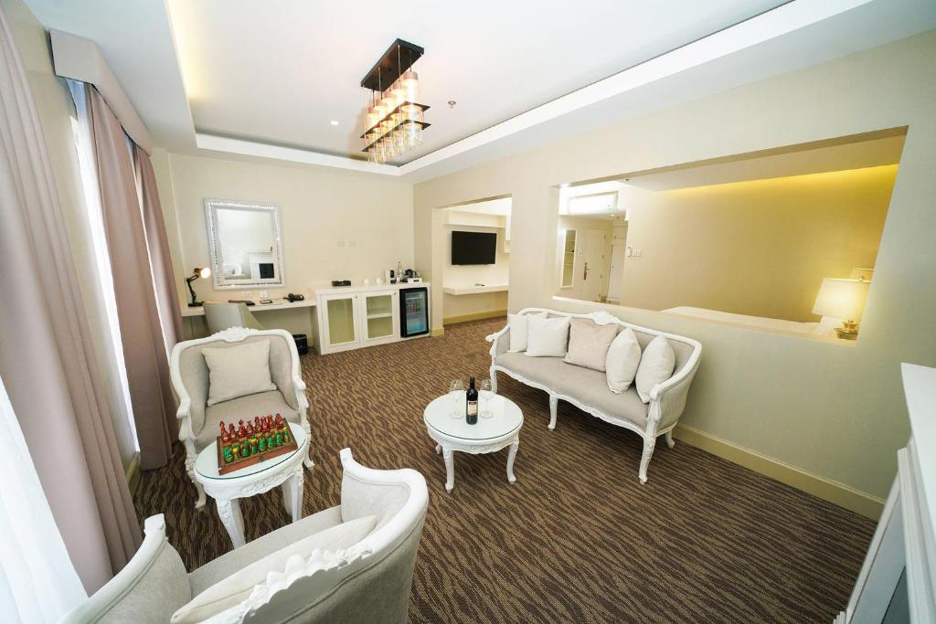 TV a/nebo společenská místnost v ubytování Hotel Carlito Tagaytay