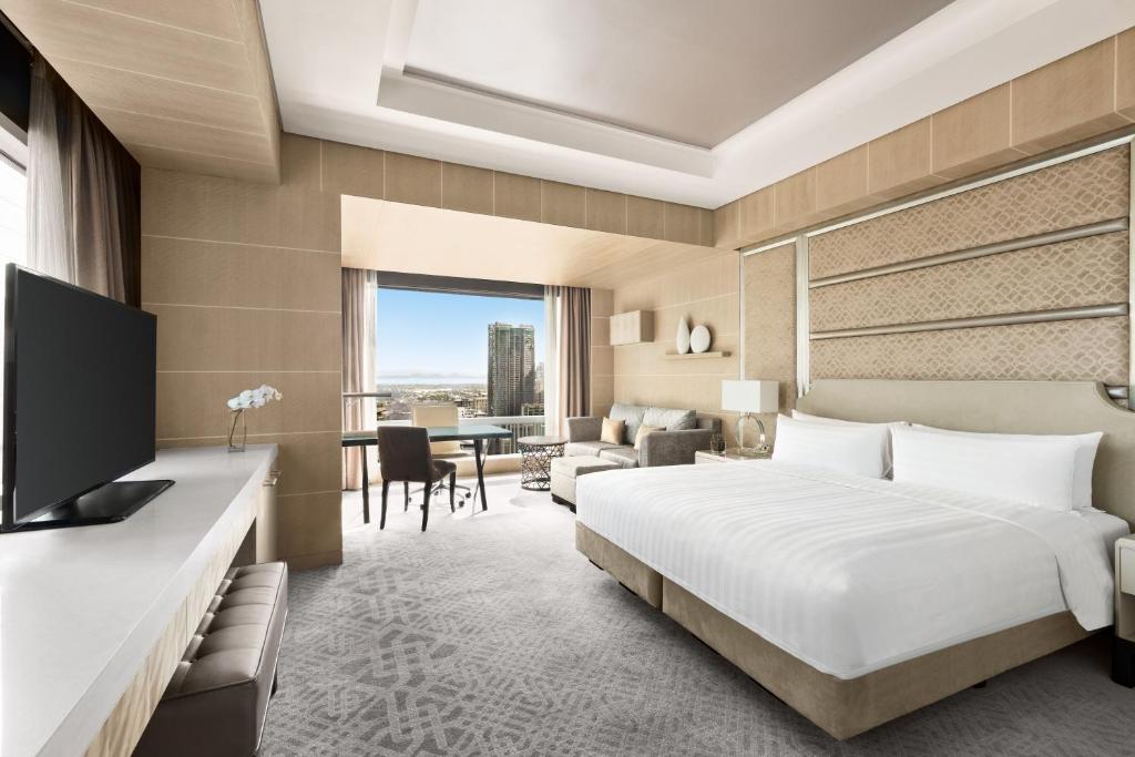 Shangri-La The Fort, Manila - Deluxe High Street King