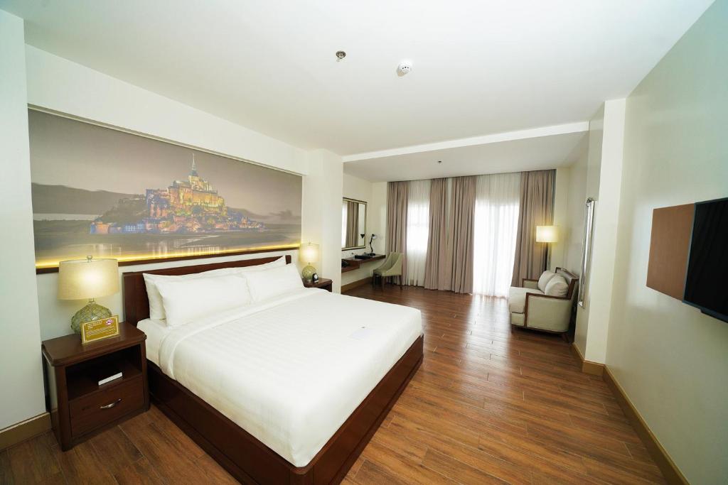Postel nebo postele na pokoji v ubytování Hotel Carlito Tagaytay