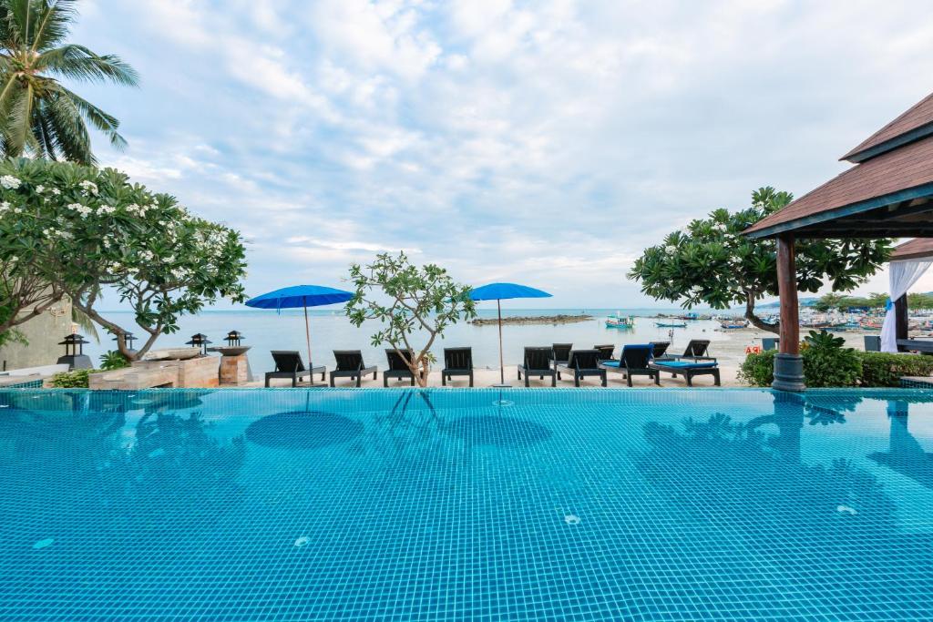 Bazén v ubytování Samaya Wellness Resort nebo v jeho okolí