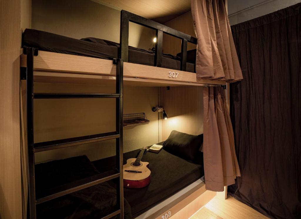 Postel nebo postele na pokoji v ubytování Mind Day Hostel Khaosan