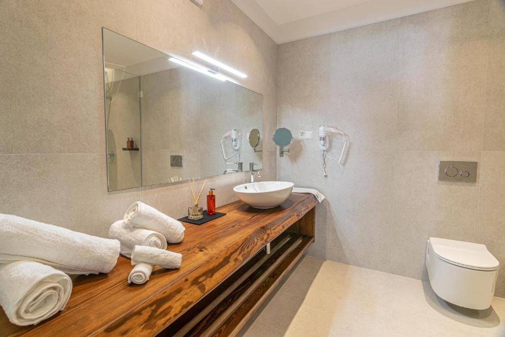 Koupelna v ubytování F & S LOUNGE SUITES