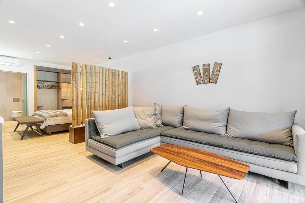 Posezení v ubytování F & S LOUNGE SUITES