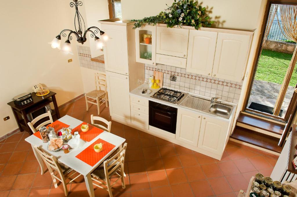 Kuchyň nebo kuchyňský kout v ubytování B&B Le Torrette