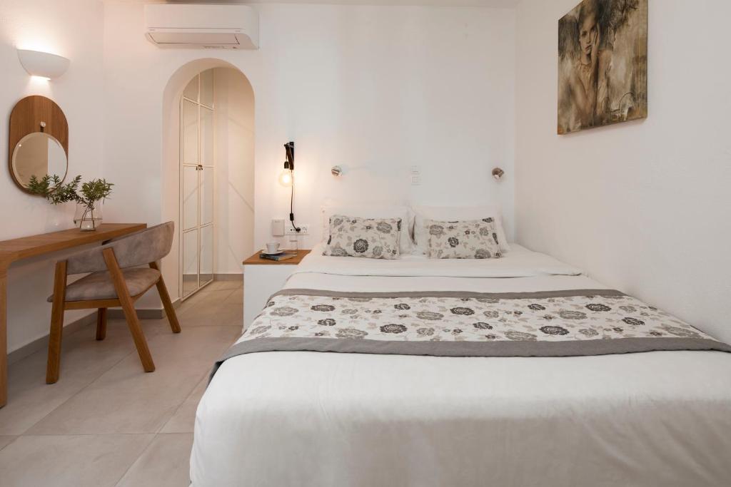 Postel nebo postele na pokoji v ubytování Santorini Princess Spa Hotel