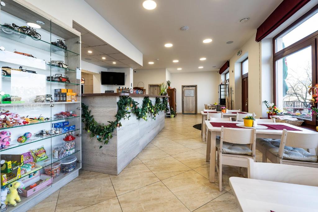Telewizja i/lub zestaw kina domowego w obiekcie Hotel Zlechov