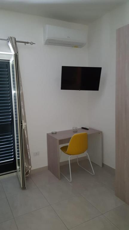 A television and/or entertainment centre at Le Quattro Rose