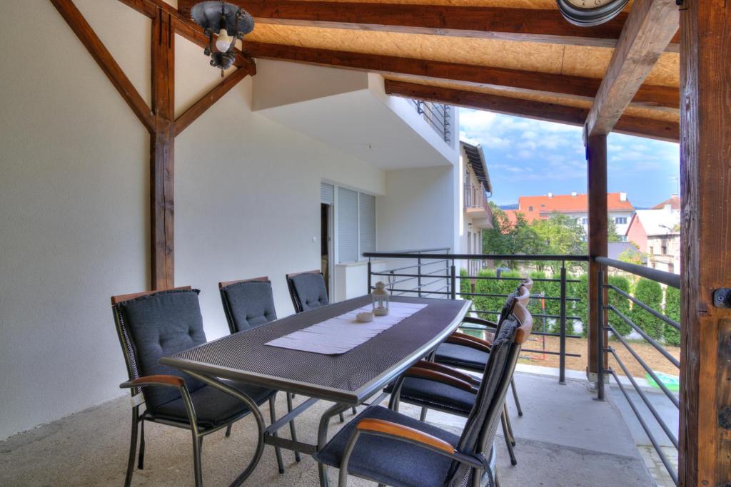 Balkón alebo terasa v ubytovaní House Smolčić
