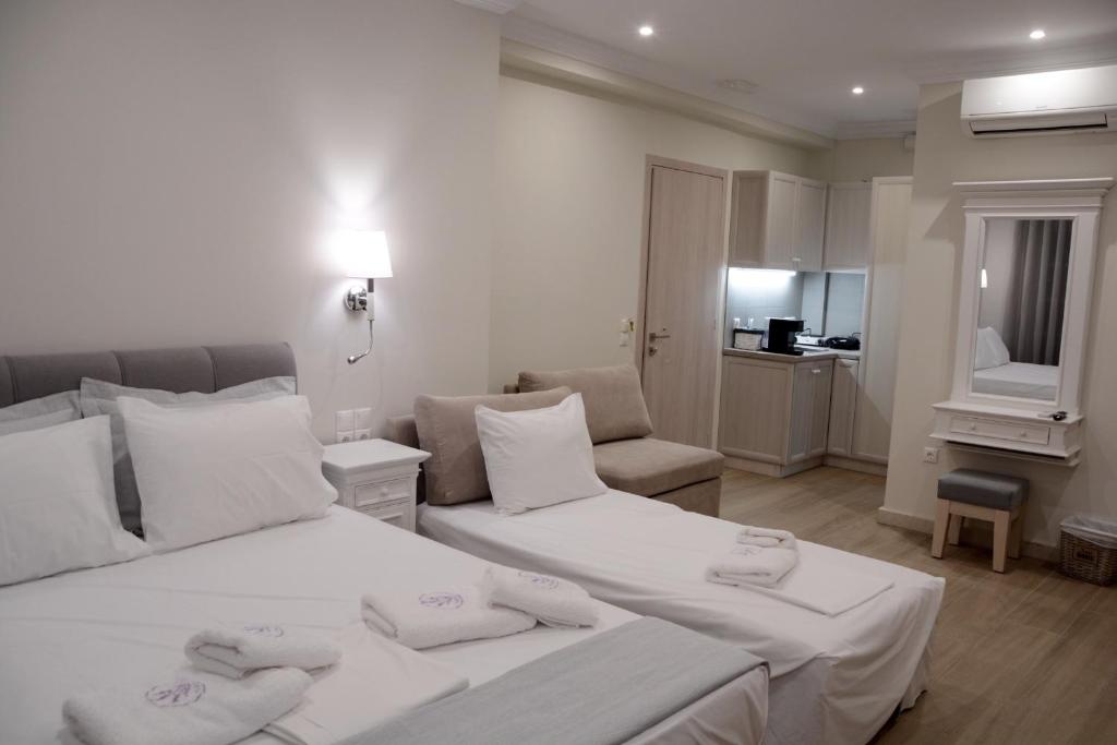 Postel nebo postele na pokoji v ubytování LEVANTA HOTEL SPETSES