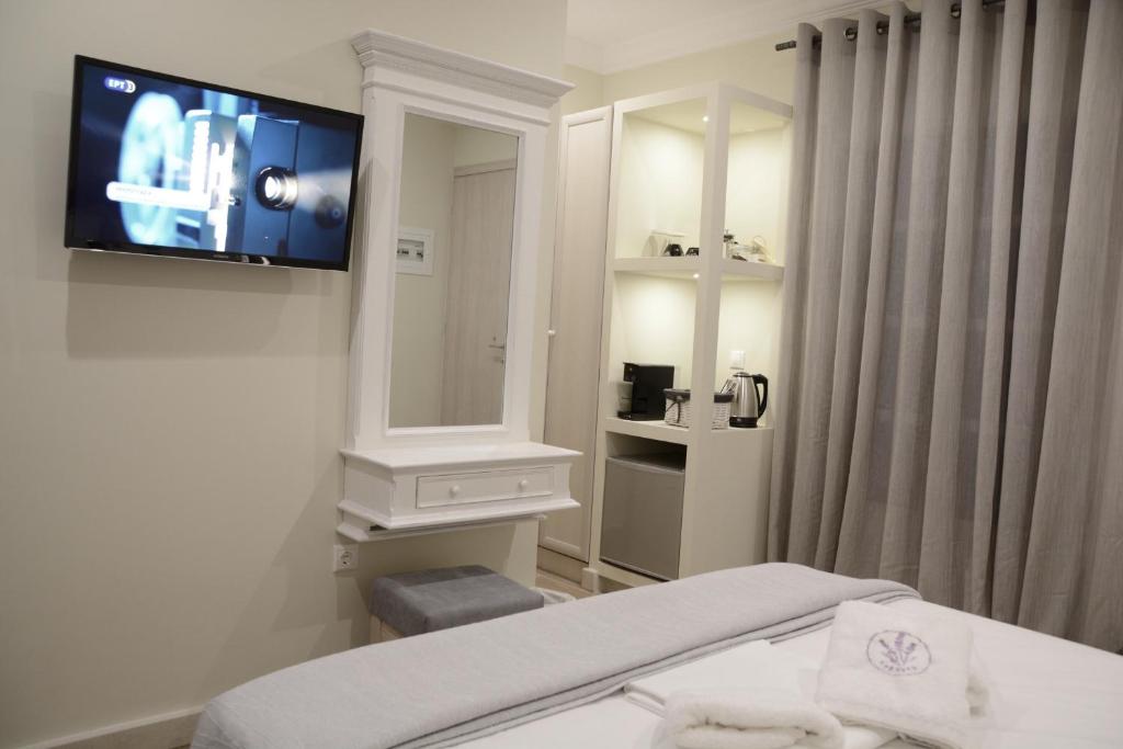 Postel nebo postele na pokoji v ubytování LEVANTA HOTEL SPETSES