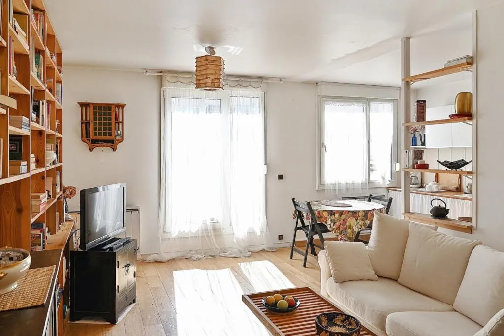 Calm flat with terrace at the heart of the trendiest districts - Welkeys, Paris, Franţa