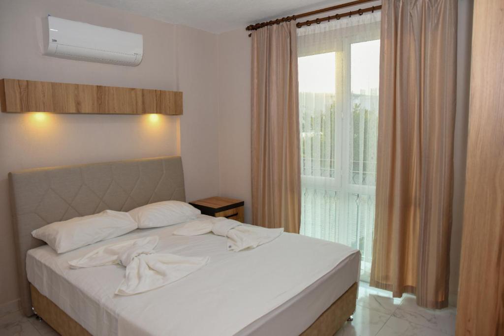 Postel nebo postele na pokoji v ubytování İRBEÇ APART & BUNGALOW