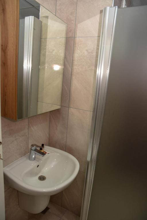 Koupelna v ubytování İRBEÇ APART & BUNGALOW