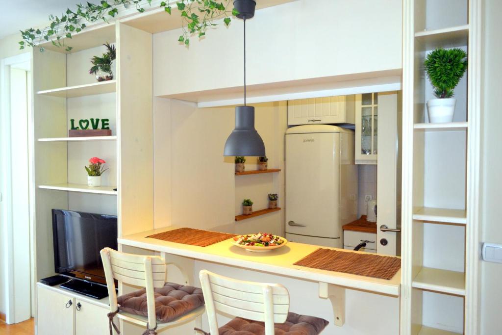 Kuchyň nebo kuchyňský kout v ubytování Clean&Cozy Apartments Novi Beograd