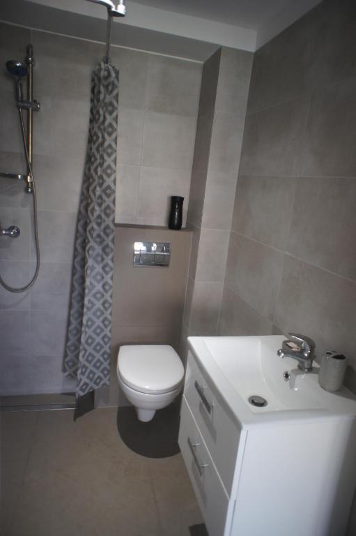 Kúpeľňa v ubytovaní Apartament Biały Domek