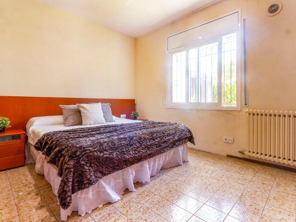 A bed or beds in a room at Holiday Home Villa Esplai by Interhome