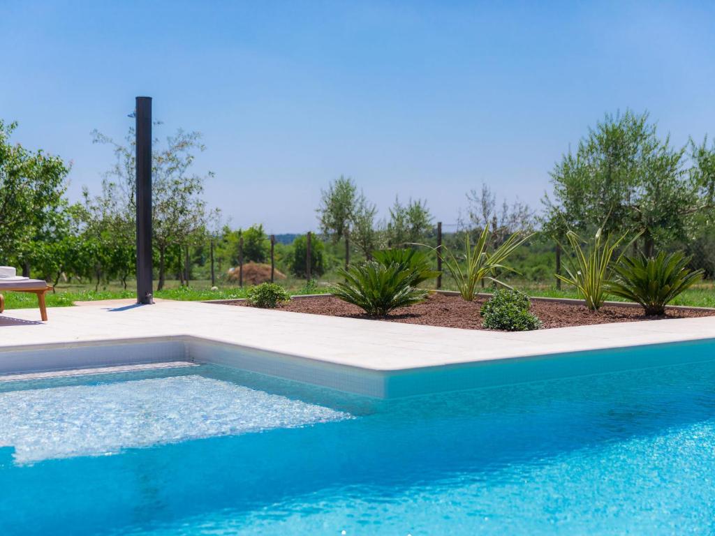 Bazén v ubytování Holiday Home Eugen by Interhome nebo v jeho okolí