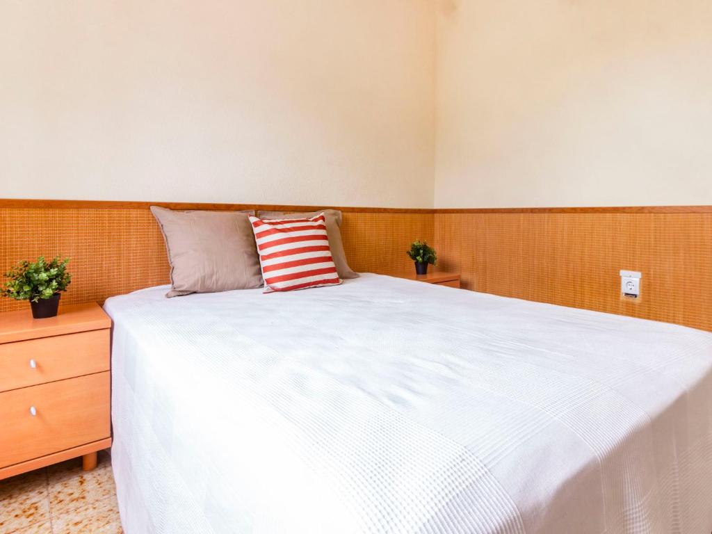 A bed or beds in a room at Holiday Home Villa Esplai by Interhome