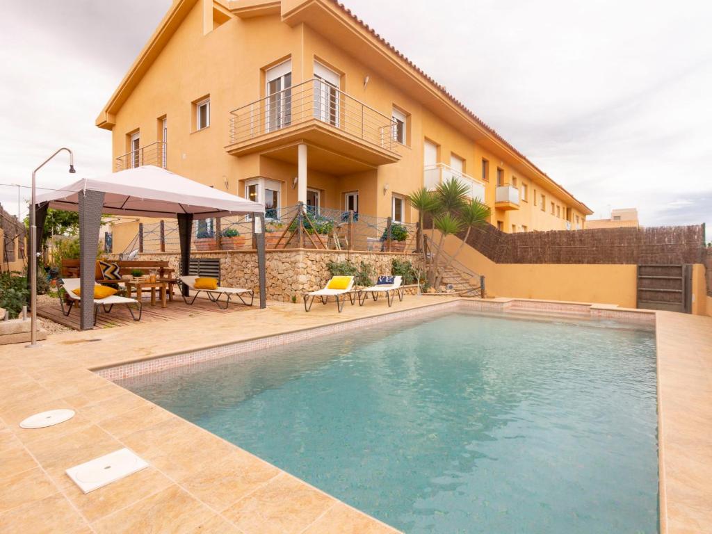 Bazén v ubytování Holiday Home Cap Roig by Interhome nebo v jeho okolí