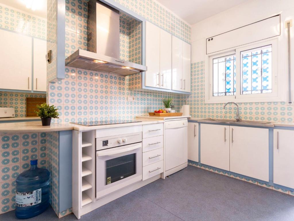 A kitchen or kitchenette at Holiday Home Villa Esplai by Interhome