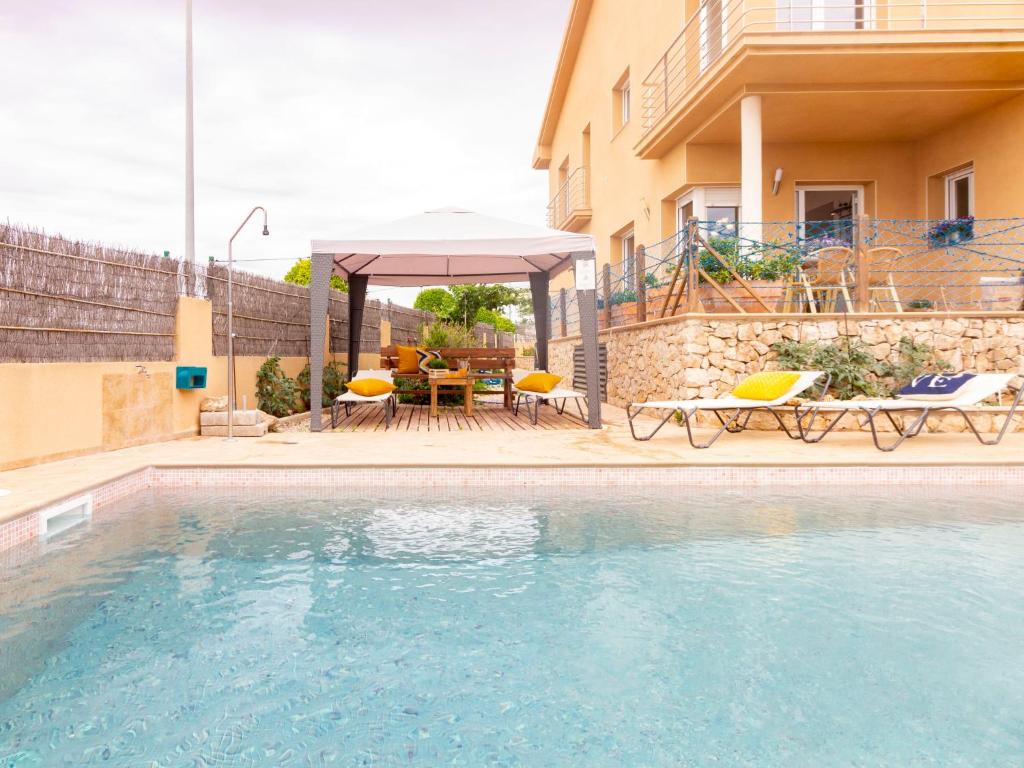 Bazén v ubytování Holiday Home Cap Roig by Interhome nebo v jeho okolí