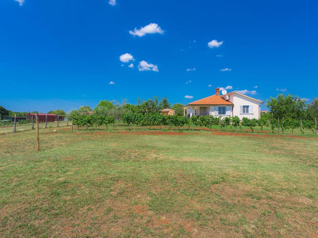 Zahrada ubytování Holiday Home Eugen by Interhome