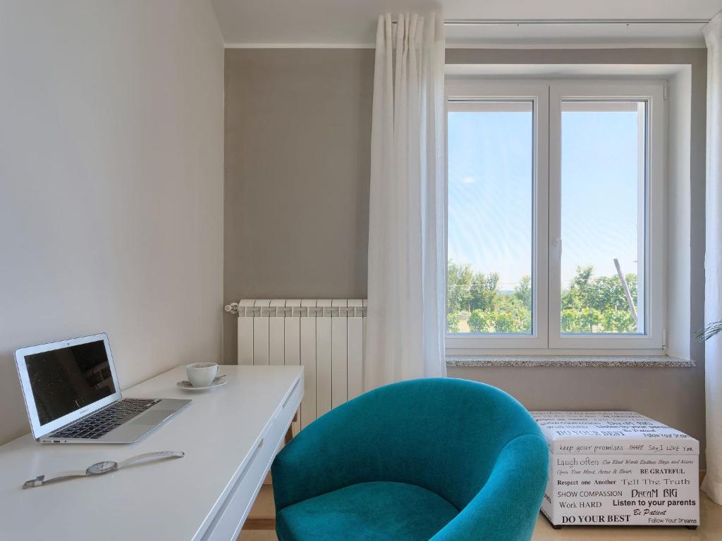 TV a/nebo společenská místnost v ubytování Holiday Home Eugen by Interhome